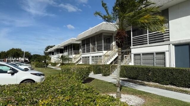 Refreshed one bedroom 1.5 bath first floor condo unit in Century - Beach Condo for sale in West Palm Beach, Florida on Beachhouse.com