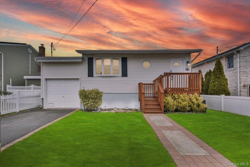 Welcome to 57 Jackson Place ! This raised Ranch is your chance - Beach Home for sale in Massapequa, New York on Beachhouse.com