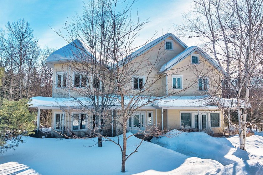 A unique business opportunity. This residence is ideal for - Beach Commercial for sale in Mont-Tremblant, Quebec on Beachhouse.com