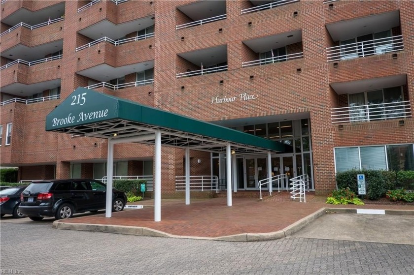 Luxury & convenience combined with the excitement of Downtown - Beach Apartment for sale in Norfolk, Virginia on Beachhouse.com