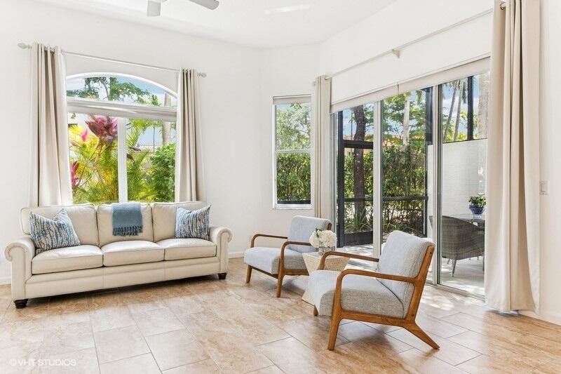 TREMENDOUS OPPORTUNITY FOR THIS COZY 2BR+DEN, 2 BA VILLA - Beach Townhome/Townhouse for sale in West Palm Beach, Florida on Beachhouse.com