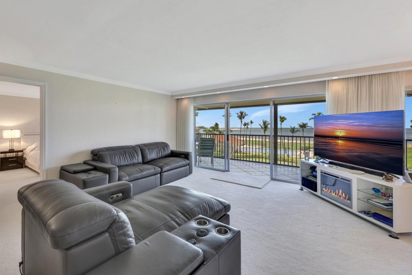 DISCOVER RESORT-STYLE LIVING IN THIS EXQUISITE 2 BEDROOM 2 BATH - Beach Condo for sale in Marco Island, Florida on Beachhouse.com