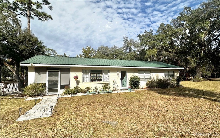Discover the perfect blend of business opportunity and - Beach Home for sale in Crystal River, Florida on Beachhouse.com