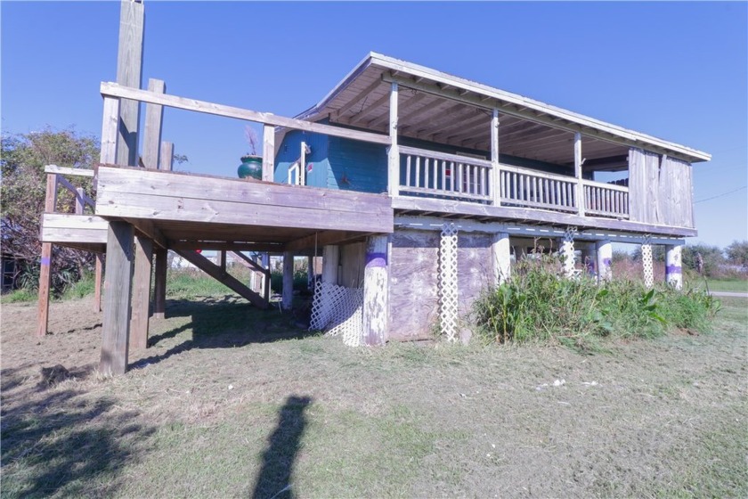 This spacious 2-bedroom, 2-bathroom beach house with a stunning - Beach Home for sale in Port Lavaca, Texas on Beachhouse.com