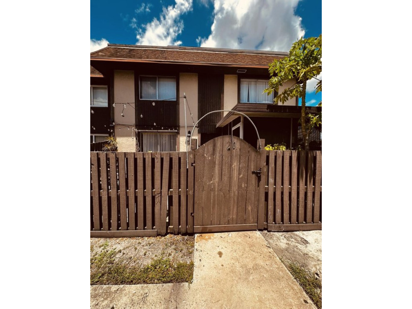 Upgraded 2/1.5 bath townhome in very nice community in West Palm - Beach Townhome/Townhouse for sale in West Palm Beach, Florida on Beachhouse.com