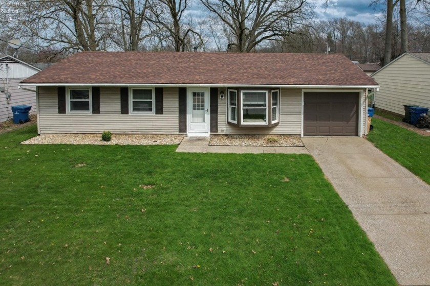 Charming 3-bedroom, 1-bath home in the heart of Vermilion! - Beach Home for sale in Vermilion, Ohio on Beachhouse.com