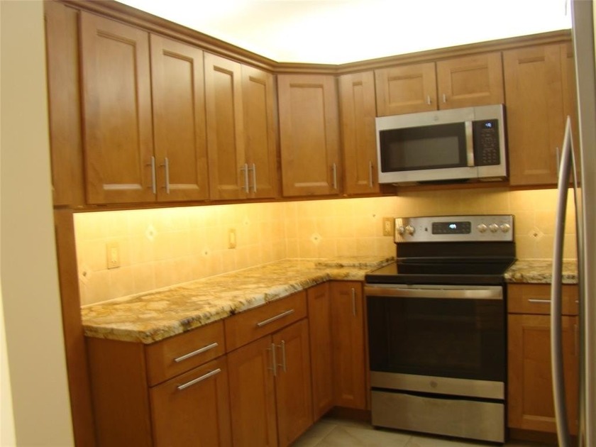 This condo move-in ready home has been recently updated & - Beach Condo for sale in Coconut Creek, Florida on Beachhouse.com