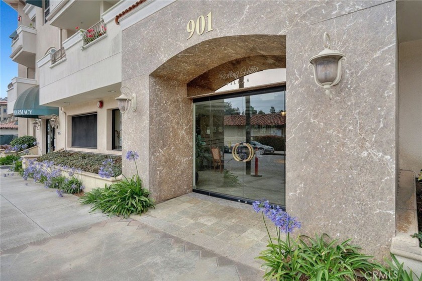 Welcome to this beautiful two bedroom and two bath condo in a - Beach Condo for sale in Rolling Hills Estates, California on Beachhouse.com