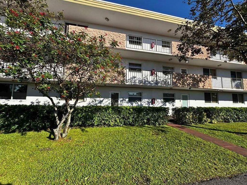 Enjoy 55+ living in the desirable Waterbridge community in - Beach Condo for sale in Sunrise, Florida on Beachhouse.com