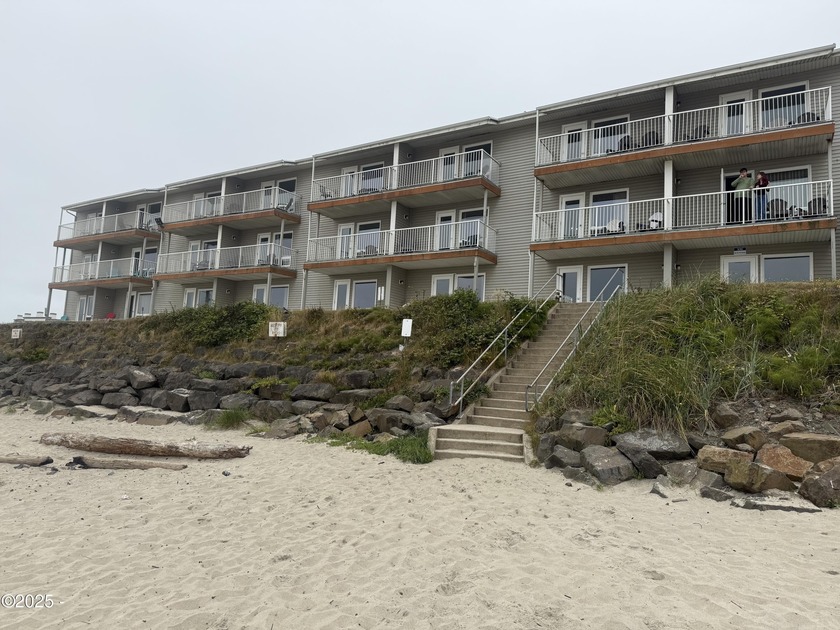 Welcome to your lifestyle investment! This oceanfront 1 bedroom - Beach Condo for sale in Lincoln City, Oregon on Beachhouse.com