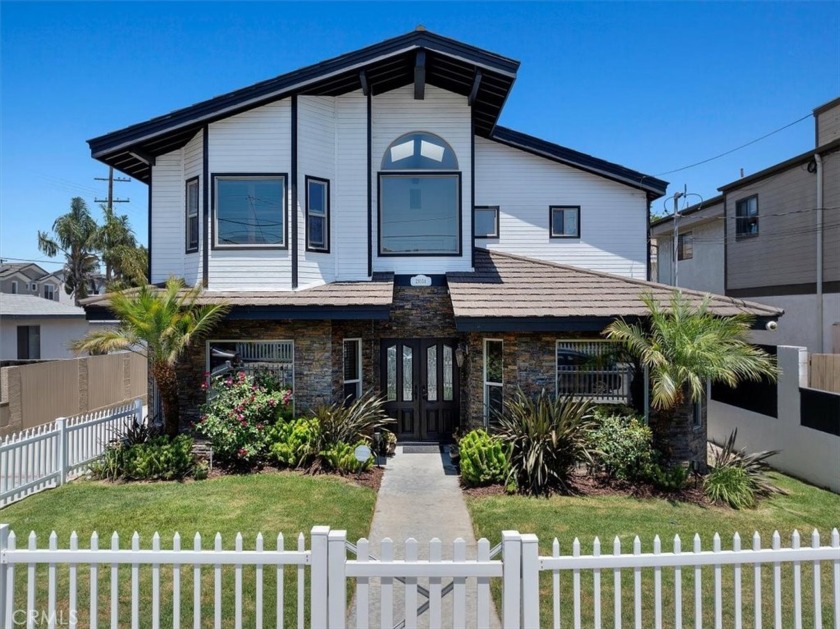 Welcome to your new home, where comfort, style, and convenience - Beach Townhome/Townhouse for sale in Redondo Beach, California on Beachhouse.com