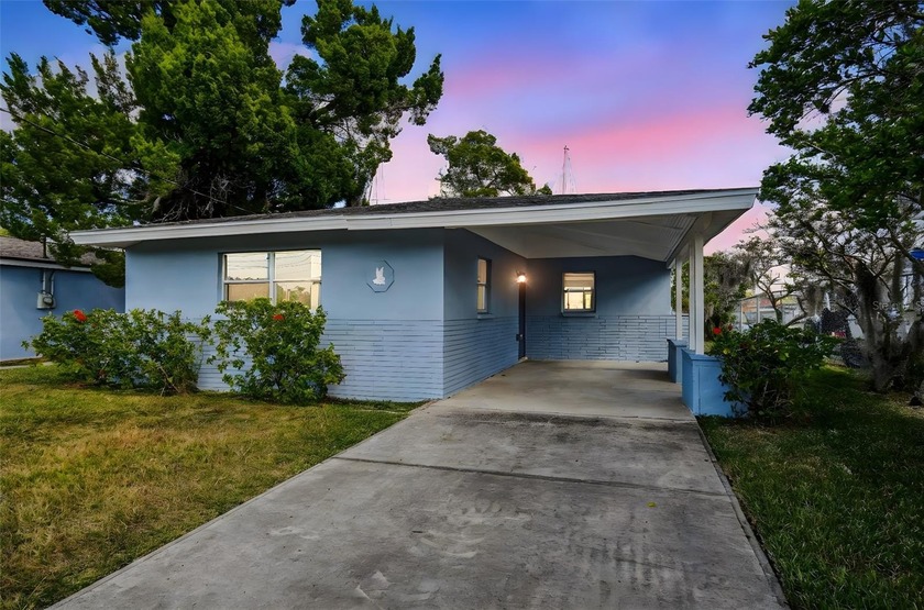 Live the Coastal Life in Gulf Harbors - Boater's Paradise! This - Beach Home for sale in New Port Richey, Florida on Beachhouse.com