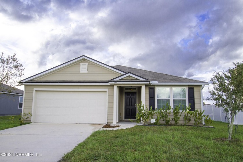 Well maintained 2020 built home with an amazing pond view in the - Beach Home for sale in Jacksonville, Florida on Beachhouse.com