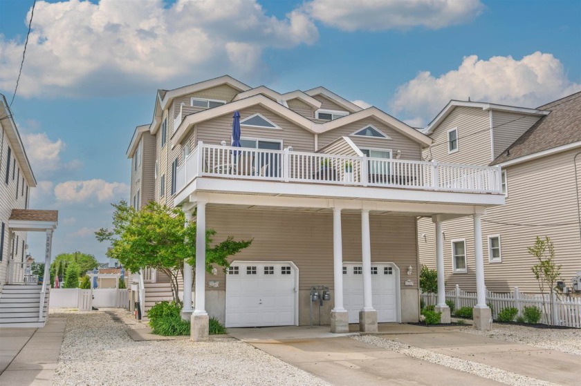 Enjoy Avalon THIS summer! Thoughtfully updated and exceptionally - Beach Townhome/Townhouse for sale in Avalon, New Jersey on Beachhouse.com