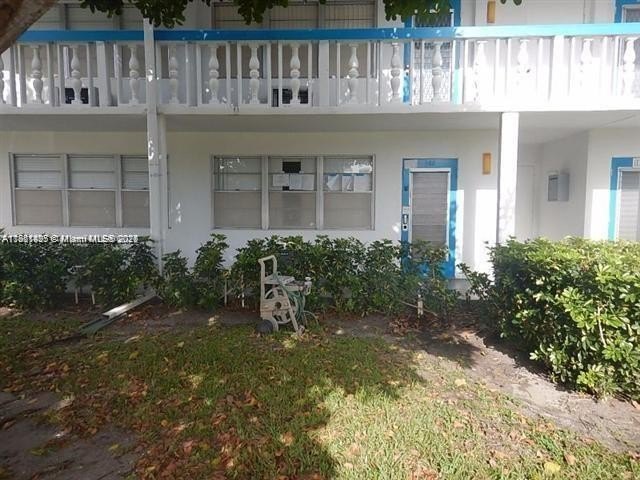 MOVE IN READY, FIRST FLOOR, 1 BEDROOM 1 BATH CONDO. TILE FLOORS - Beach Condo for sale in Deerfield Beach, Florida on Beachhouse.com
