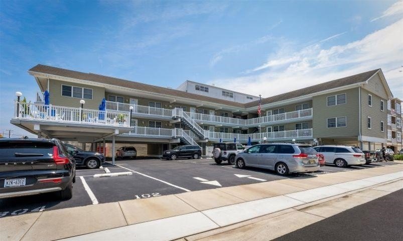 Spacious 2 BR 1 BA top floor condo just 1.5 blocks to the - Beach Condo for sale in Wildwood Crest, New Jersey on Beachhouse.com