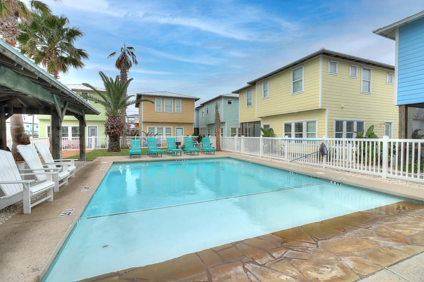 Sleeps 10, Pet Friendly, Community Pool, Boat - Beach Vacation Rentals in Port Aransas, Texas on Beachhouse.com