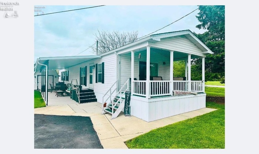 Looking for a perfect weekend retreat at the lake or maybe your - Beach Home for sale in Marblehead, Ohio on Beachhouse.com