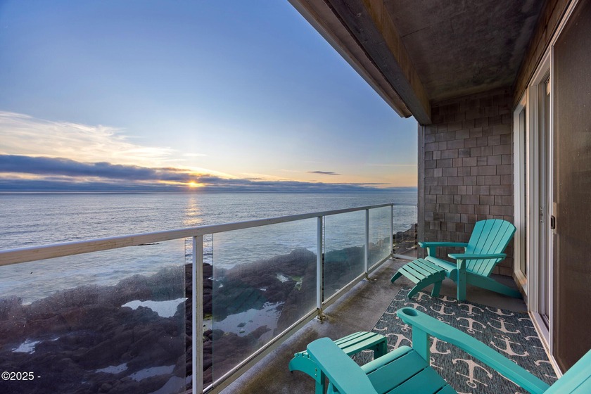 REMARKABLE AND RARE TOP FLOOR, CORNER UNIT, CONDO in the highly - Beach Condo for sale in Depoe Bay, Oregon on Beachhouse.com