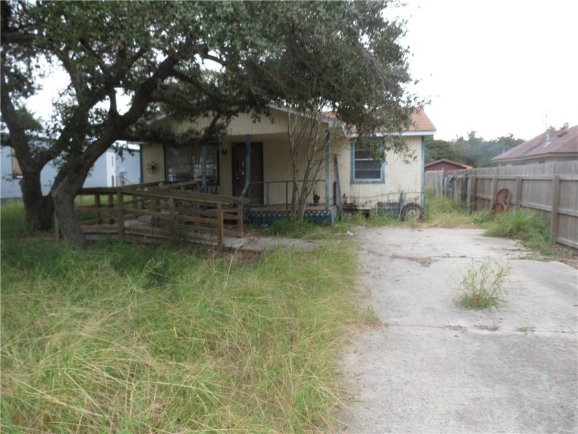 Two -bedroom, One - bath home in Aransas Pass, Texas. This home - Beach Home for sale in Aransas Pass, Texas on Beachhouse.com