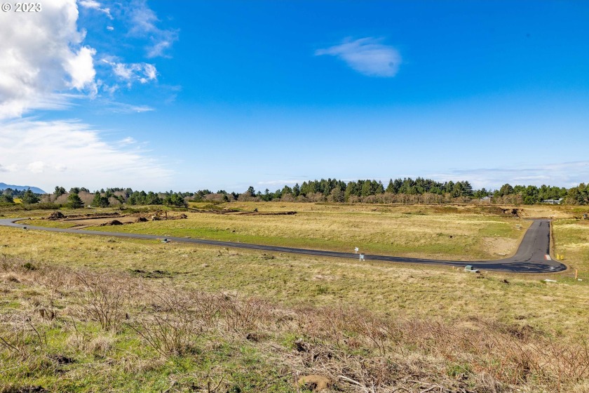 Exceptional 1-acre homesite situated at The Dunes! Just a - Beach Lot for sale in Warrenton, Oregon on Beachhouse.com