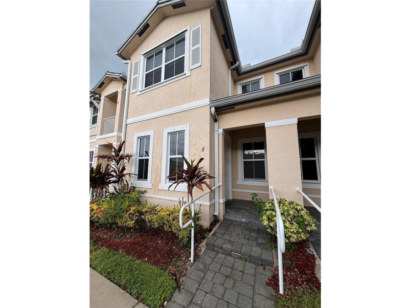 Fantastic South Florida living in this beautiful home nestled - Beach Townhome/Townhouse for sale in Homestead, Florida on Beachhouse.com