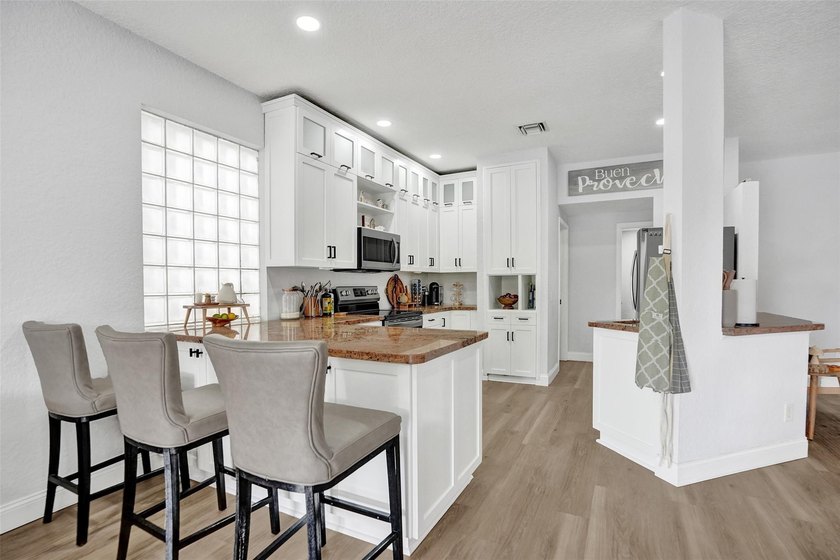This beautifully updated 4BR/2.5BA waterfront home offers serene - Beach Home for sale in Coral Springs, Florida on Beachhouse.com