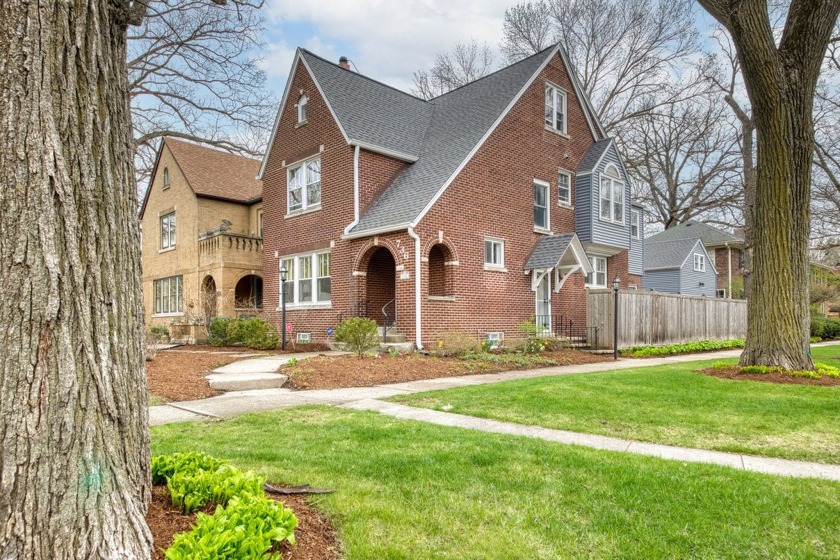 Welcome to the ever so charming corner lot residence at 736 - Beach Home for sale in Evanston, Illinois on Beachhouse.com