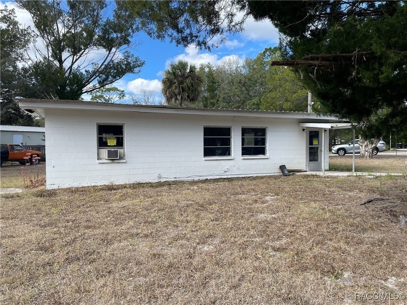 Charming older single-wide home with well-planned additions that - Beach Home for sale in Homosassa, Florida on Beachhouse.com