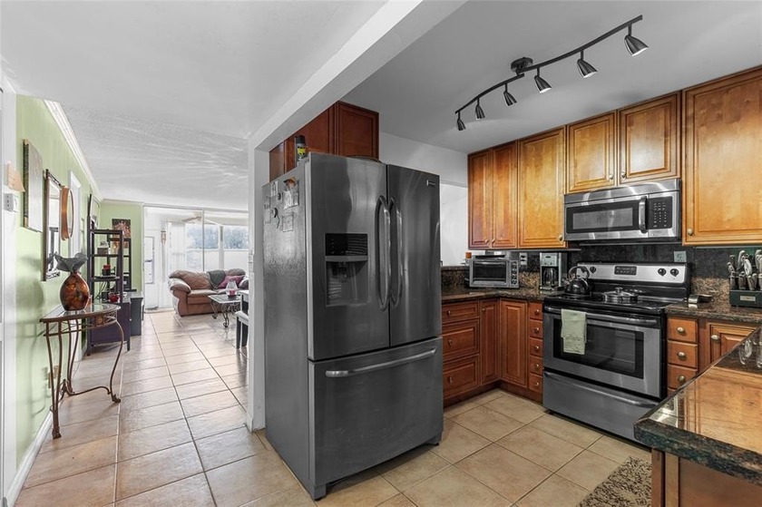 Beautiful water view updated 1 bedroom, 1 1/2 bath condo - Beach Condo for sale in Sunrise, Florida on Beachhouse.com