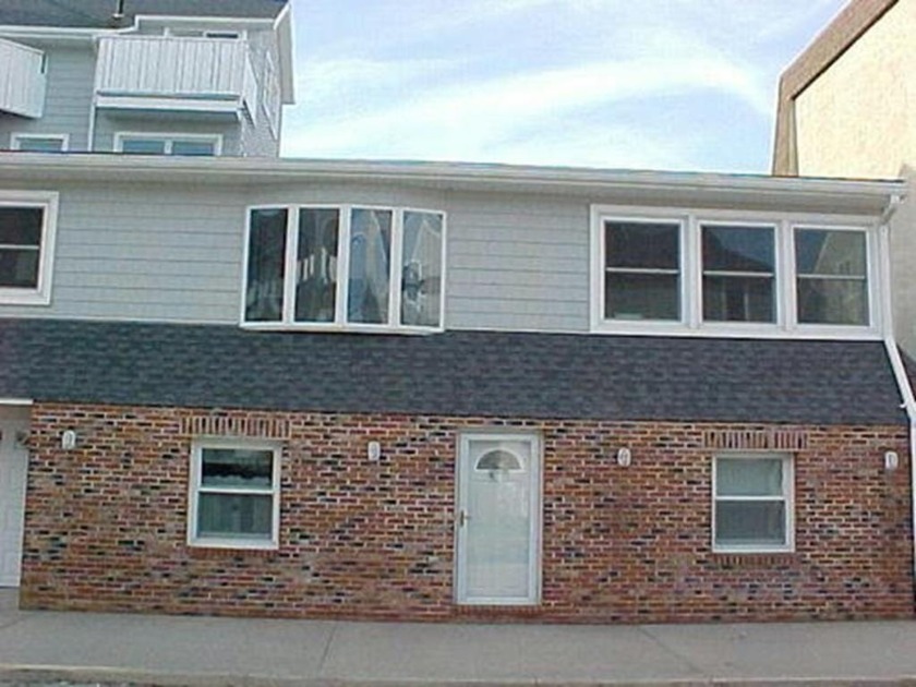 GREAT LOCATION! STEPS TO THE BEACH & PROMENADE, DOWNTOWN - Beach Condo for sale in Sea Isle City, New Jersey on Beachhouse.com