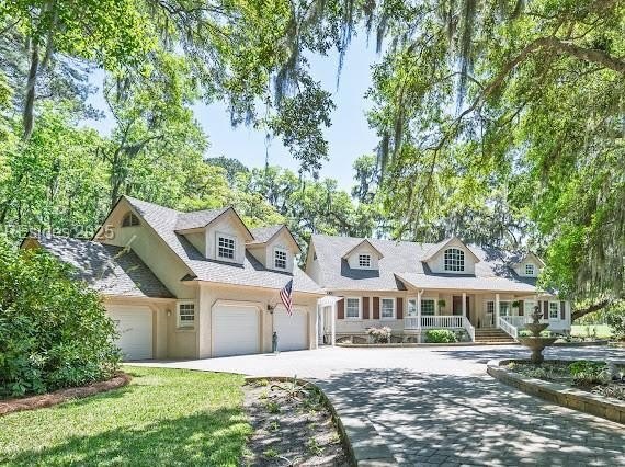 Single level living with tabby siding that has amazing - Beach Home for sale in Okatie, South Carolina on Beachhouse.com