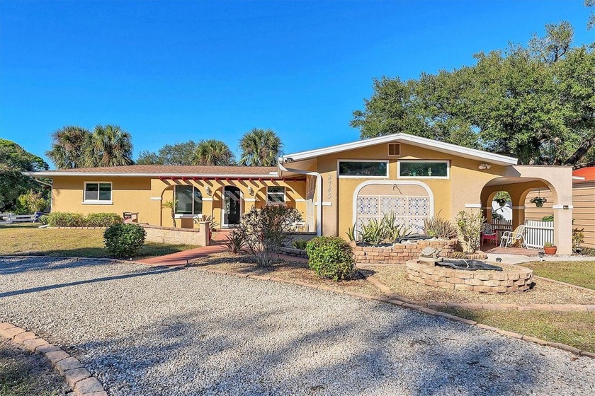 RARE FIND with IN-LAW QUARTERS and charming PRIVATE ENTRANCE - Beach Home for sale in Venice, Florida on Beachhouse.com