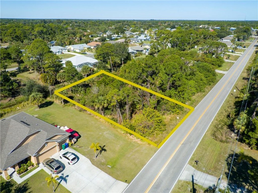 Located in the heart of Sebastian this East facing 1/4-acre lot - Beach Lot for sale in Sebastian, Florida on Beachhouse.com