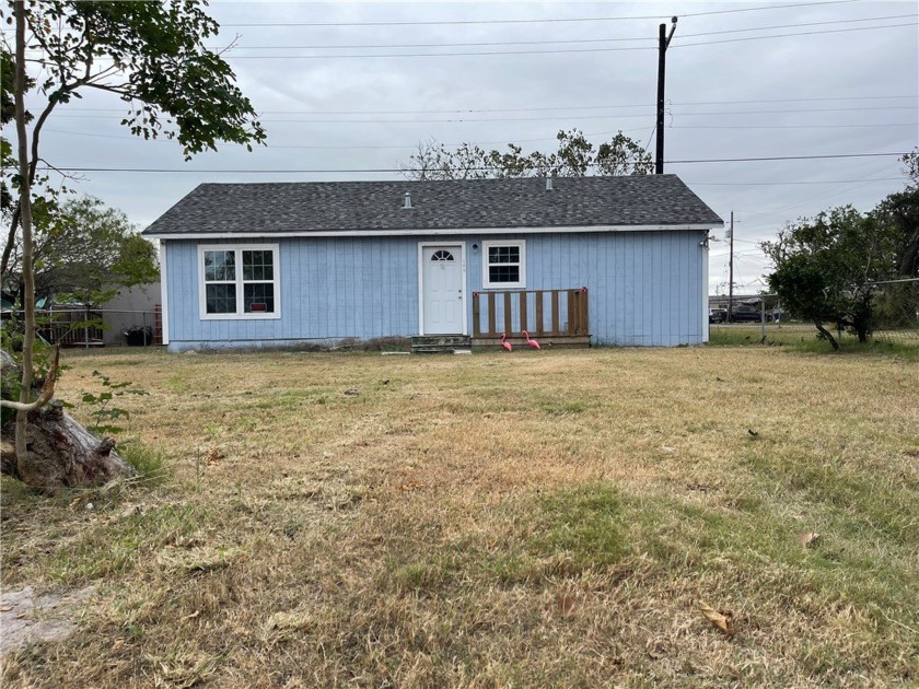 Love where you live! Adorable 3-bedroom home found minutes away - Beach Home for sale in Rockport, Texas on Beachhouse.com