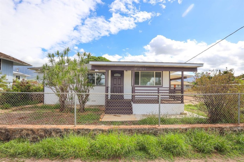 Listed BELOW APPRAISED VALUE! This recently renovated 4-bed - Beach Home for sale in Waianae, Hawaii on Beachhouse.com