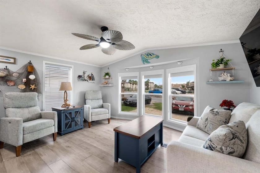 Charming 2011 Cavco Mobile Home - Fully Remodeled & Move-In - Beach Home for sale in Port Isabel, Texas on Beachhouse.com
