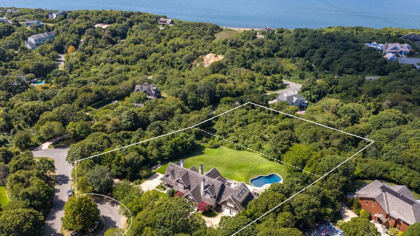 Seize a rare compound opportunity at 16 and 18 Wills Point Road - Beach Home for sale in Montauk, New York on Beachhouse.com