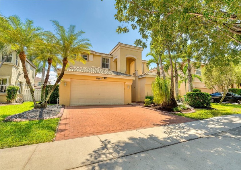 This rare Arura model home offers 5 bedrooms and 3.5 bathrooms - Beach Home for sale in Miramar, Florida on Beachhouse.com