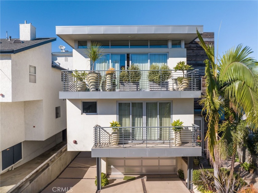 Coastal Contemporary Perfection! This magnificent property truly - Beach Townhome/Townhouse for sale in Hermosa Beach, California on Beachhouse.com