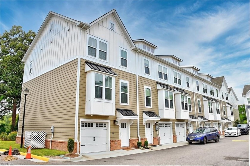 Stunning, newer move-in ready 3-story end unit condo built in - Beach Townhome/Townhouse for sale in Norfolk, Virginia on Beachhouse.com