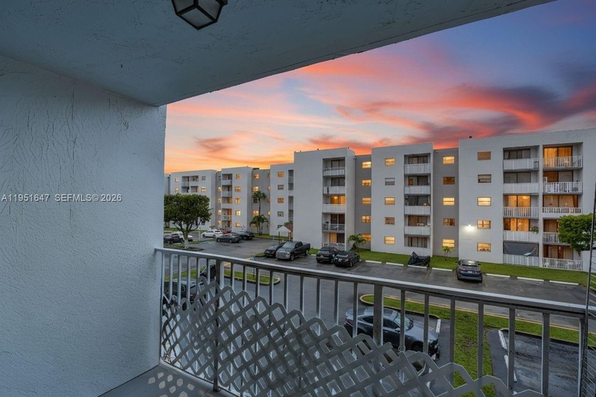Excellent opportunity to own a well-maintained 2-bedroom, 2-bath - Beach Condo for sale in Miami, Florida on Beachhouse.com