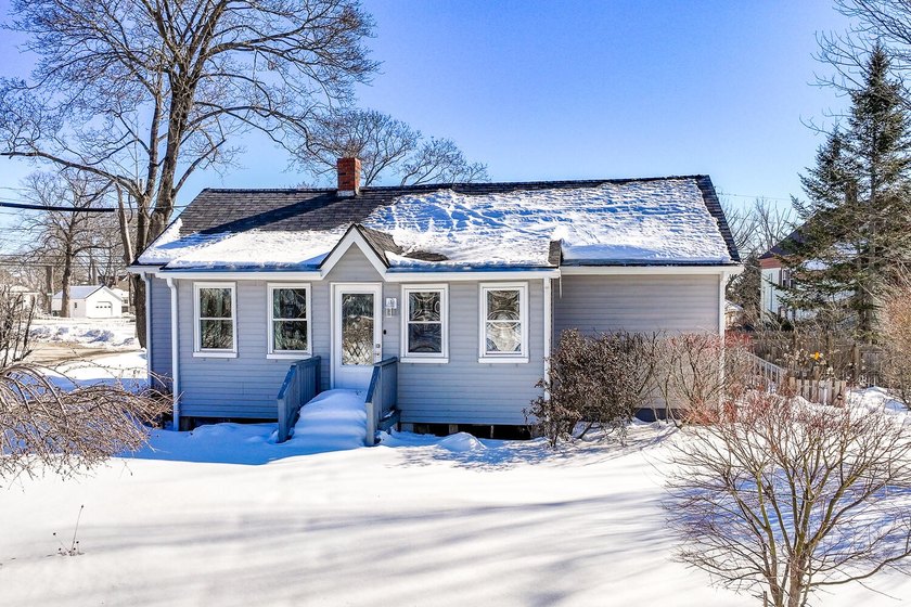 Sweet two bedroom, one bath cottage offering easy single level - Beach Home for sale in Rockland, Maine on Beachhouse.com