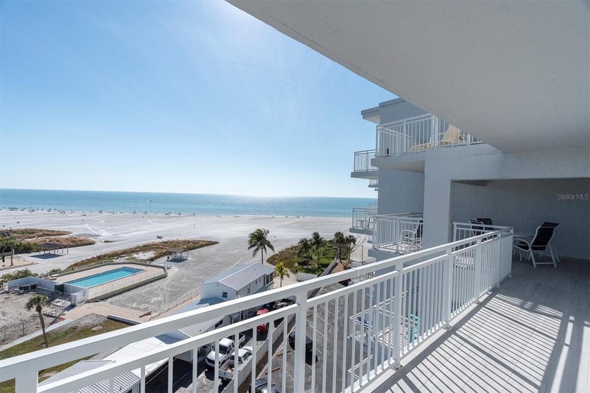 Welcome to your beachfront oasis! Discover your perfect getaway - Beach Condo for sale in Sarasota, Florida on Beachhouse.com