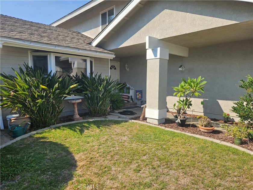 This outstanding 1,829sqft 4 bedroom home has an exceptional - Beach Home for sale in Lake Forest, California on Beachhouse.com