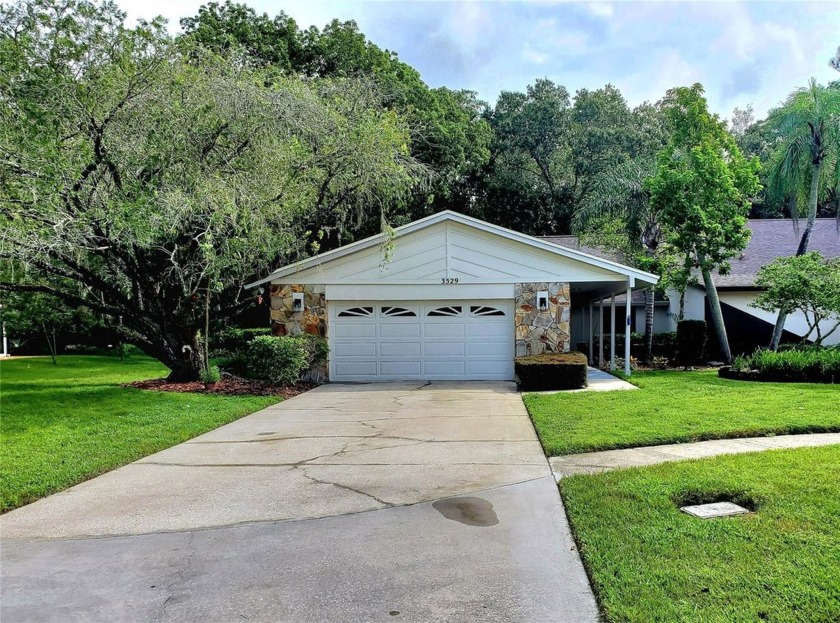 ** TOTAL REMODEL 2024!** Enjoy maintenance-free living with a - Beach Home for sale in Palm Harbor, Florida on Beachhouse.com