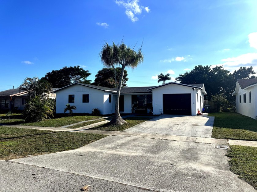 Motivated seller, reduced to sell! Easy garage convertible in - Beach Home for sale in Lake Worth, Florida on Beachhouse.com