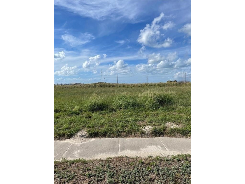 Here's the perfect location to build your dream home! This ready - Beach Lot for sale in Port Aransas, Texas on Beachhouse.com