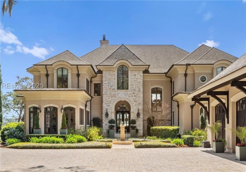 The Manor on Broad Creek is a custom H2 Builders estate in an - Beach Home for sale in Hilton Head Island, South Carolina on Beachhouse.com