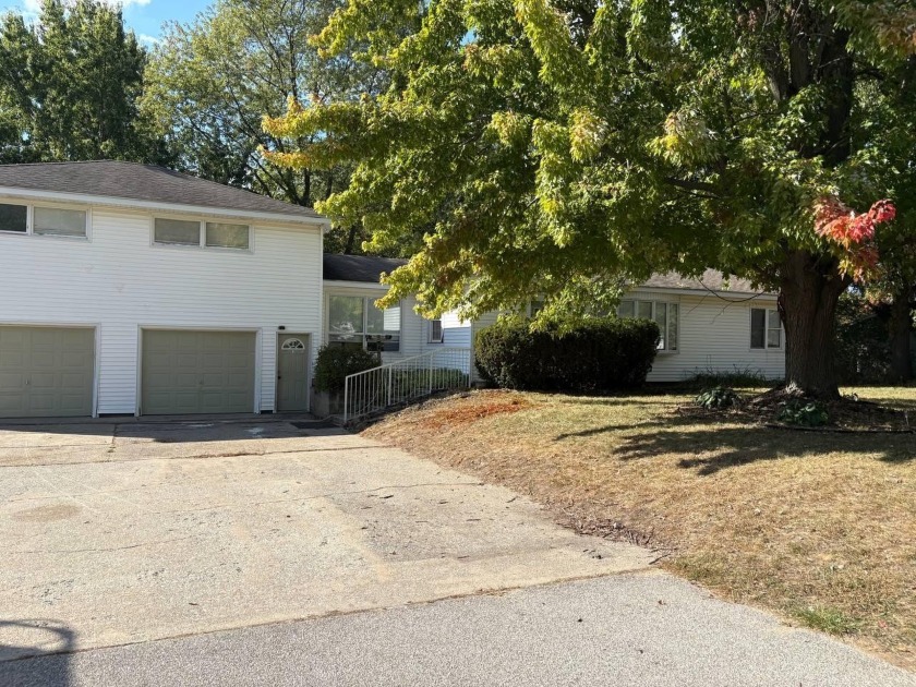 Bring your vision to this 4-bedroom, 2-bath Bridgman home - Beach Home for sale in Bridgman, Michigan on Beachhouse.com